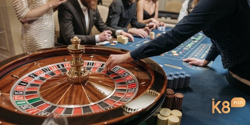 So sánh casino online và offline - Chi tiết ưu, nhược điểm