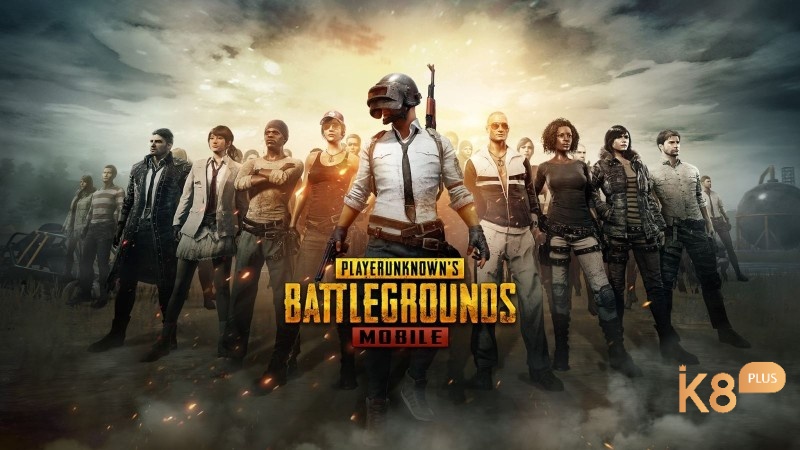 Tổ đội PUBG Mobile đang di chuyển vào vòng an toàn giữa chiến trường sinh tồn