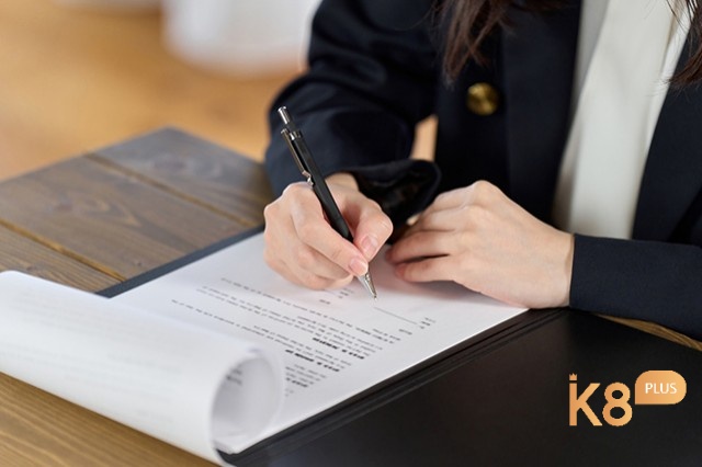 Về mặt tài chính, dân gian cho rằng mơ thấy ký hợp đồng còn là lời nhắc phải quản lý tiền bạc cẩn thận