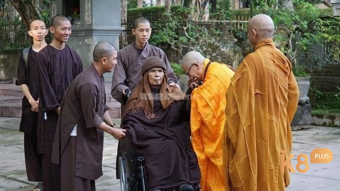 Giấc mơ thấy đi chùa gặp nhà sư thể hiện bạn đang sắp nhận được sự giúp đỡ từ người có kinh nghiệm
